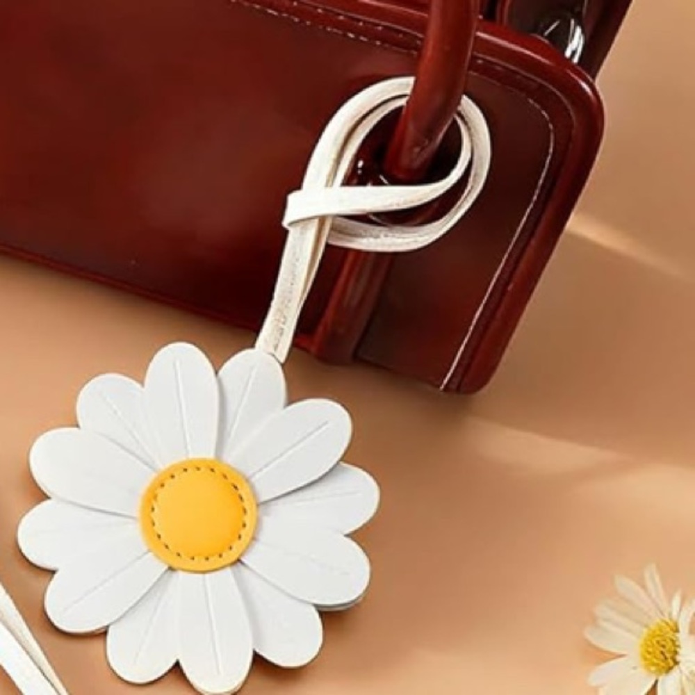 🌼NEW Daisy Bag Charm White Yellow Flower Cute Girly Keychain Vegan Leather